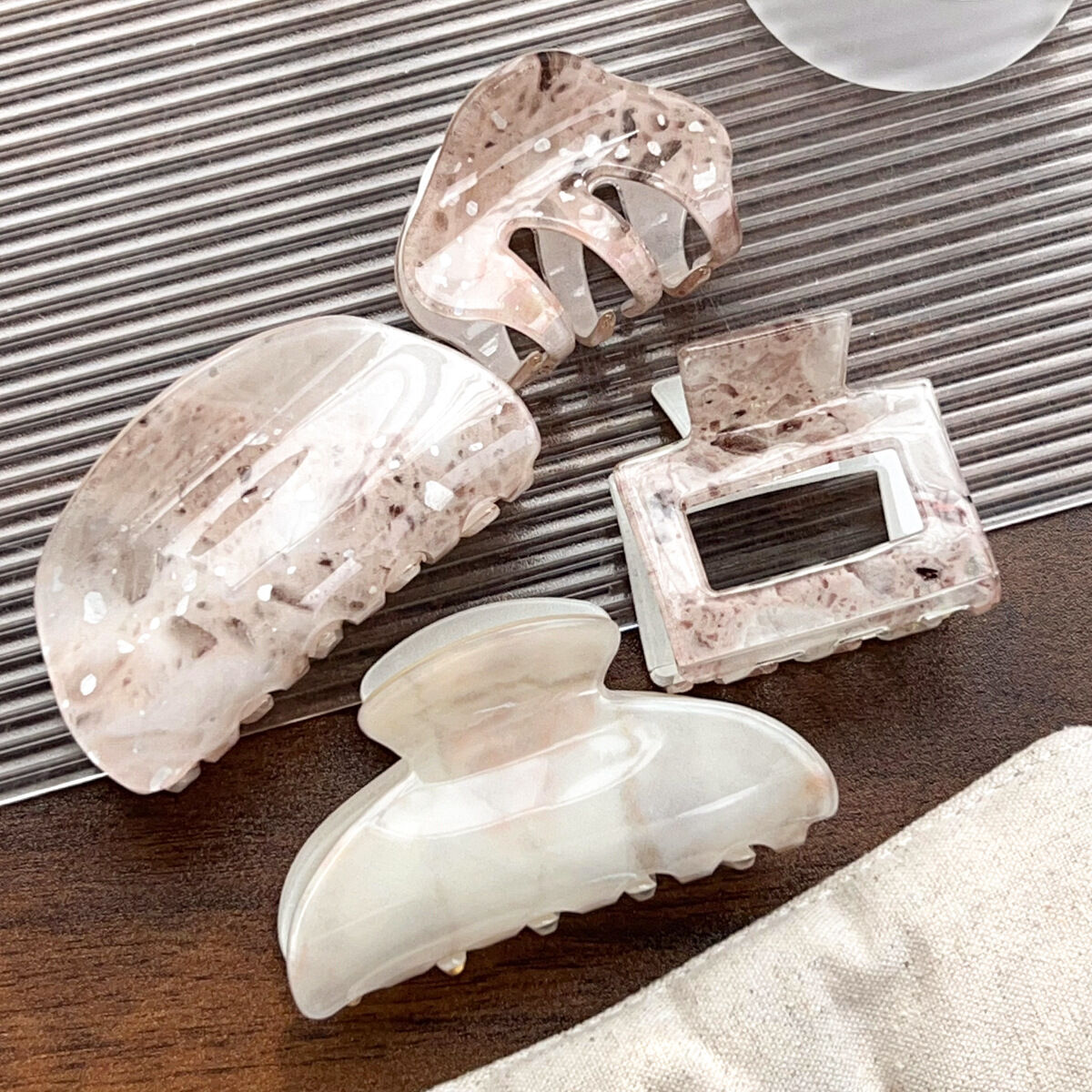 1 Piece Simple Series Casual Solid Color Acrylic Women's Hair Claws
