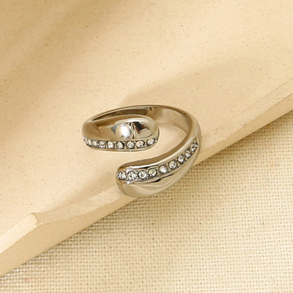 Luxury - style Elegant Stainless Steel Waterproof Stackable Rings h5 Picture4