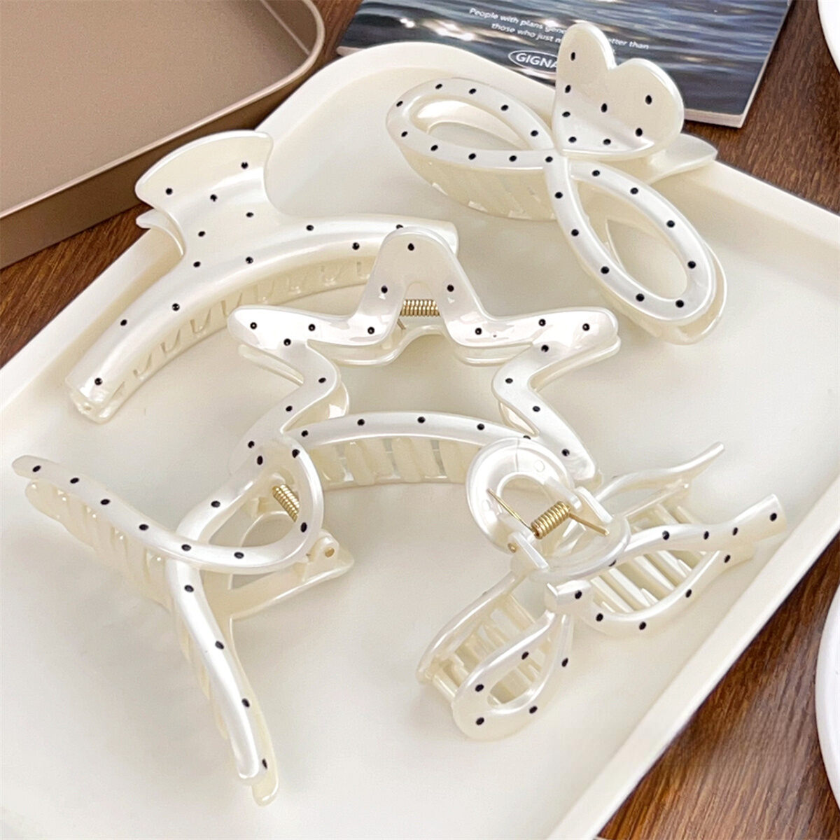 1 Piece Simple Series Elegant Polka Dots Resin Women's Hair Claws