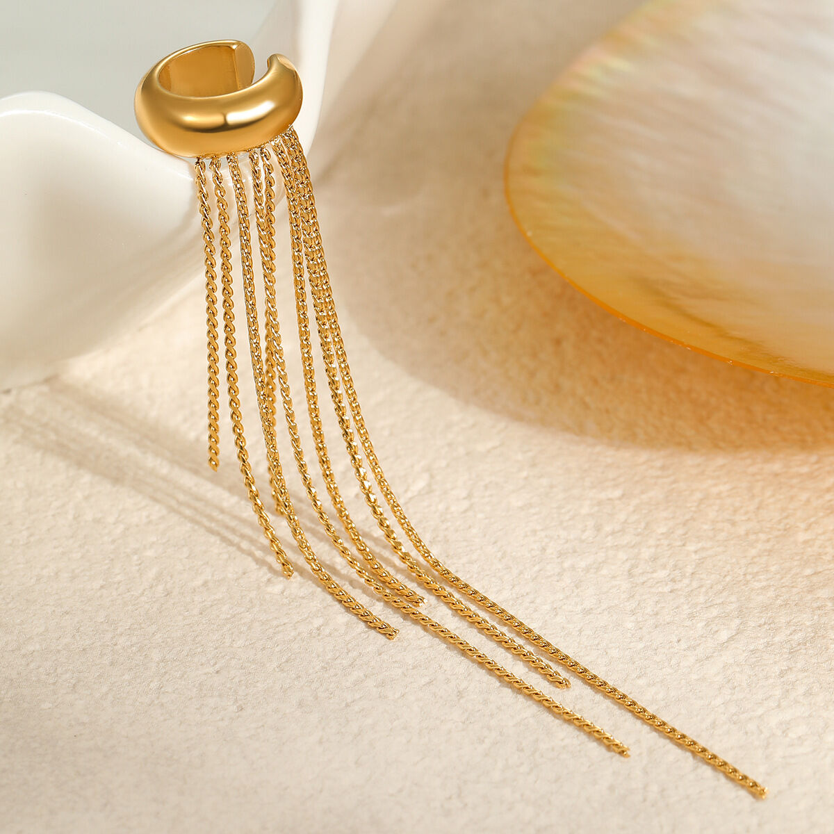 1 par de aretes de acero inoxidable con borlas de lujo para mujer, resistentes al agua, de color dorado, para uso diario Imagen3