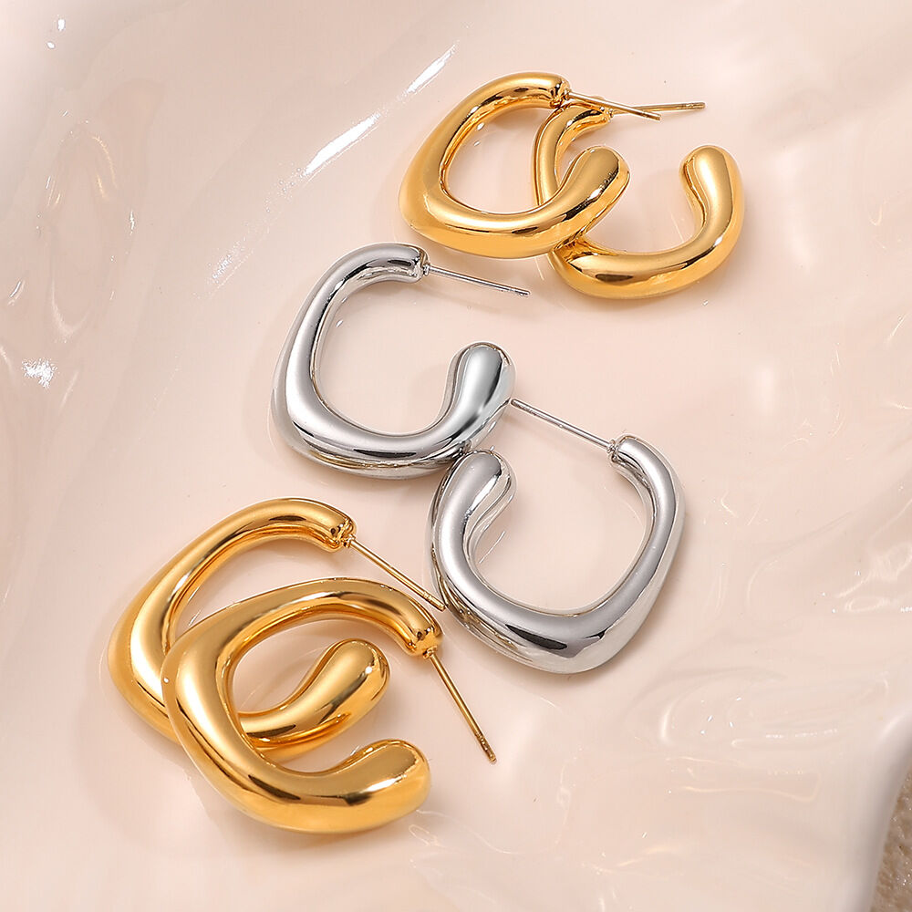 Einfache, wasserdichte Ohrstecker aus Edelstahl in Goldfarbe Bild2