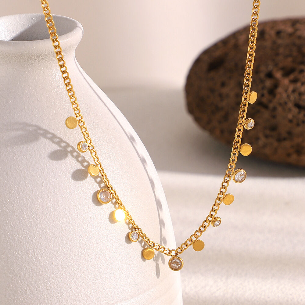 Daily Solid Color Stainless Steel Waterproof Women's Chain Necklaces