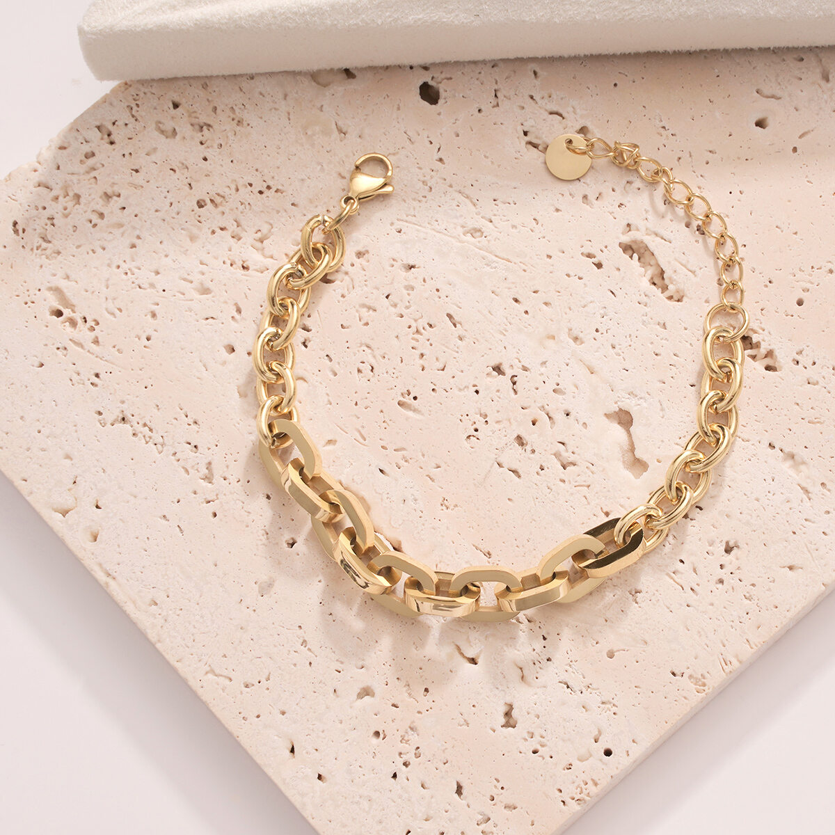 Pulseras de cadena de acero inoxidable con diseño de cadena torcida, resistentes al agua y color dorado para mujer. Imagen6