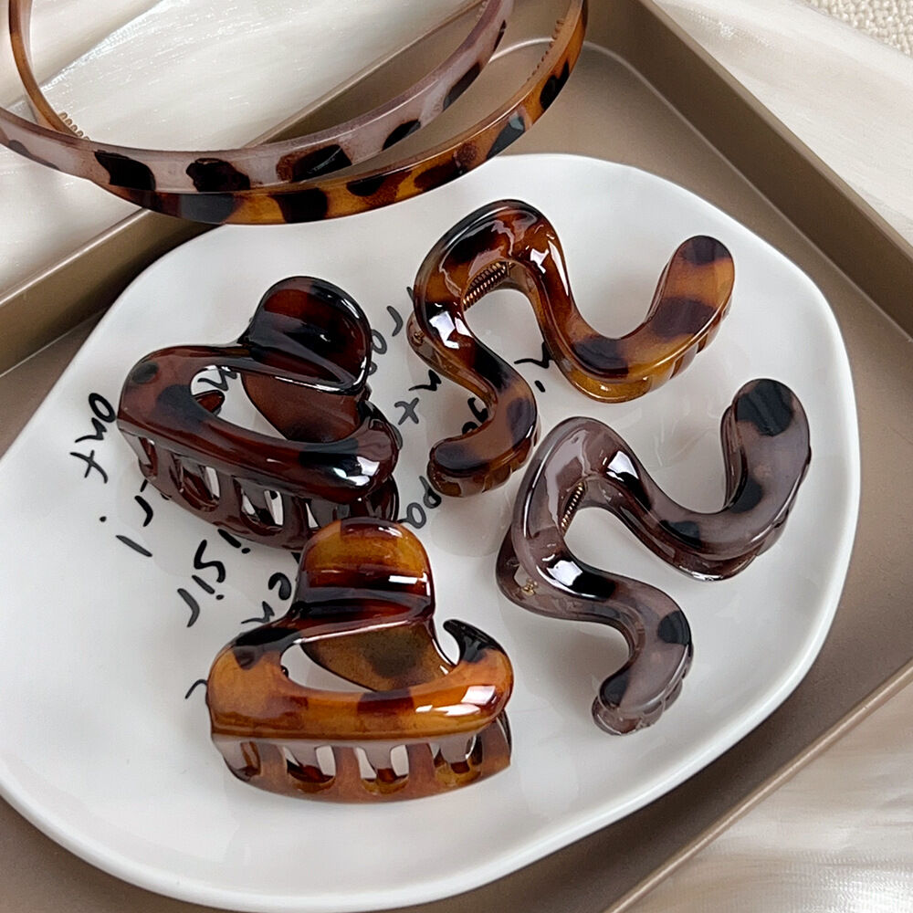 Simple Series Casual Leopard Print Resin Women's Hair Claws