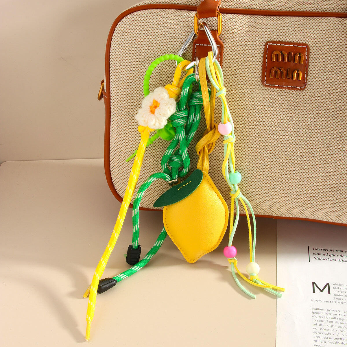 Ciondoli per borsa da donna della serie Vivid Lemon Yellow 2