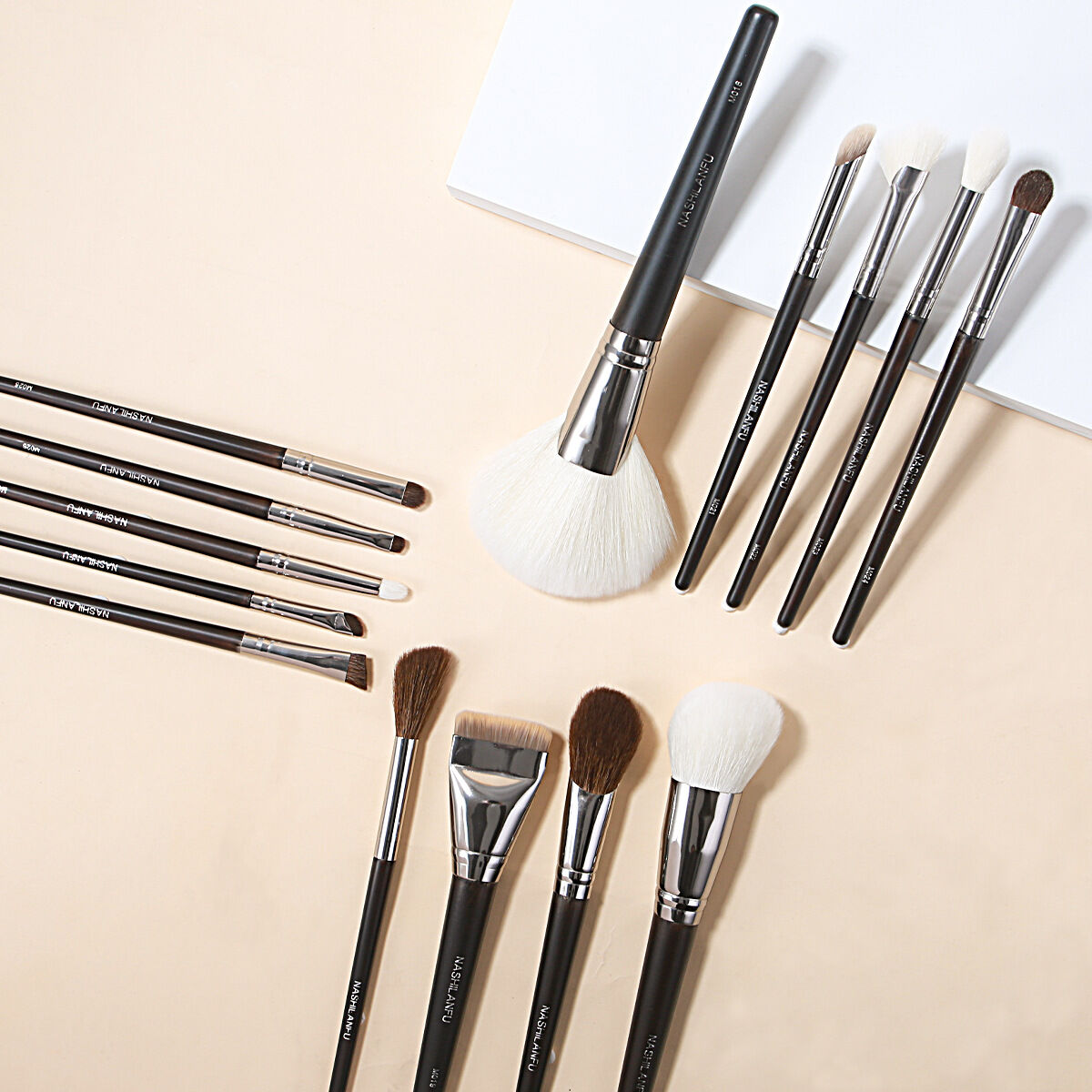1 set di pennelli per il trucco da donna morbidi e resistenti 2