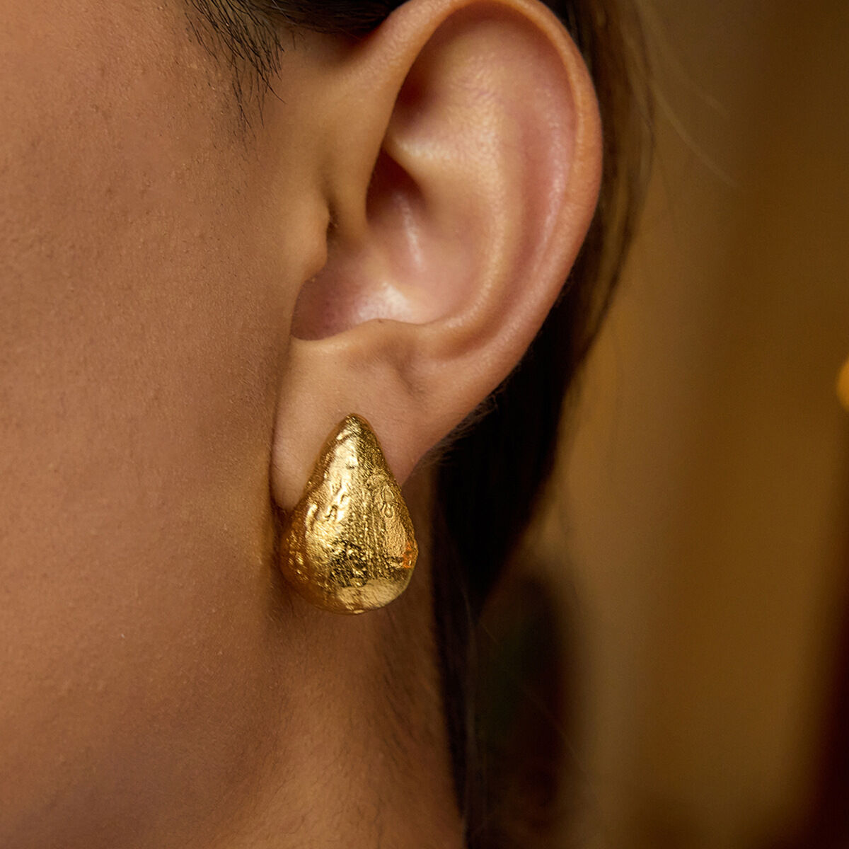 1 paio di eleganti orecchini a bottone in acciaio inossidabile a forma di goccia color oro impermeabili Immagine4