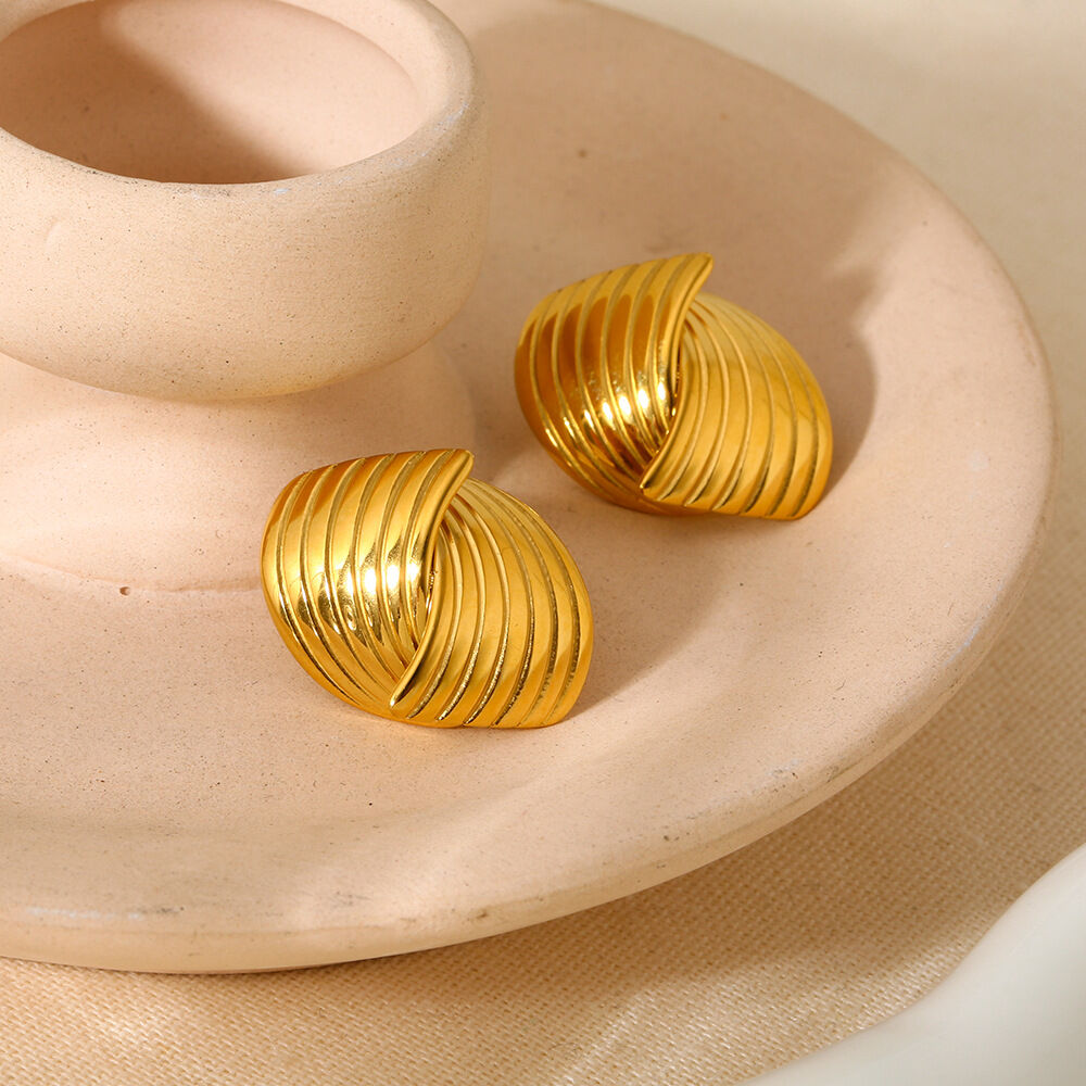 Retro Geometric Stainless Steel Waterproof Gold Color Women's Stud Earrings Picture2