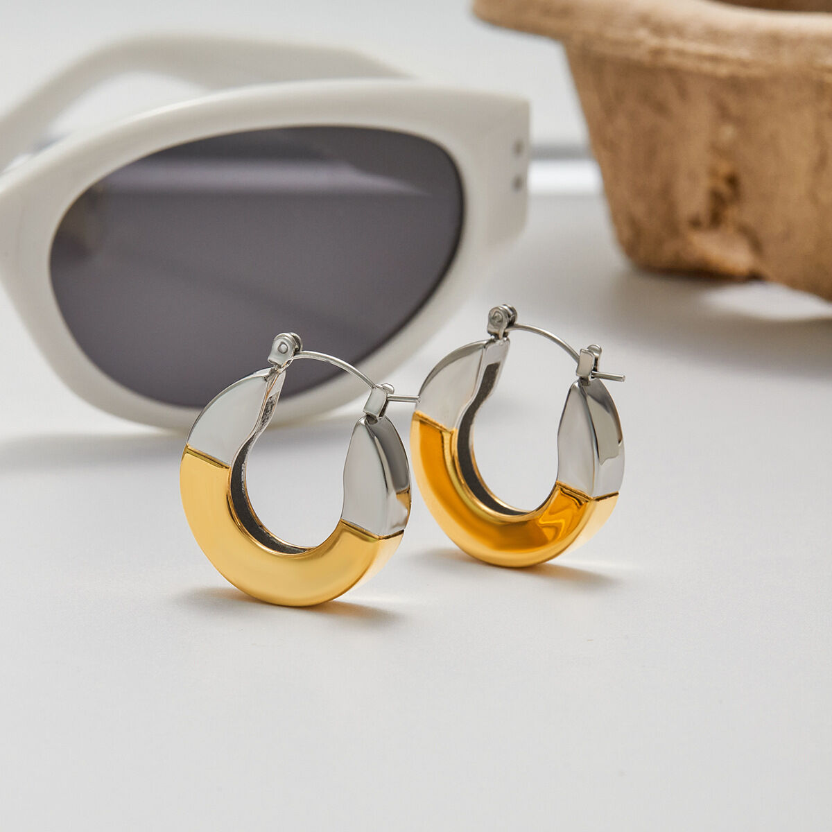 1 paio di orecchini a cerchio da donna moderni, geometrici, in acciaio inossidabile, impermeabili, color oro h5 Immagine4