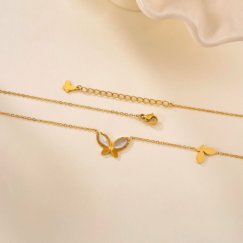 1 pezzo squisito ciondolo a forma di farfalla in acciaio inossidabile impermeabile color oro da donna Immagine5