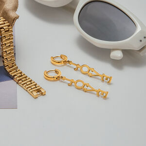 1 paio di orecchini pendenti da donna in acciaio inossidabile color oro con lettera "Love Sweet" della serie romantica h5 Immagine5