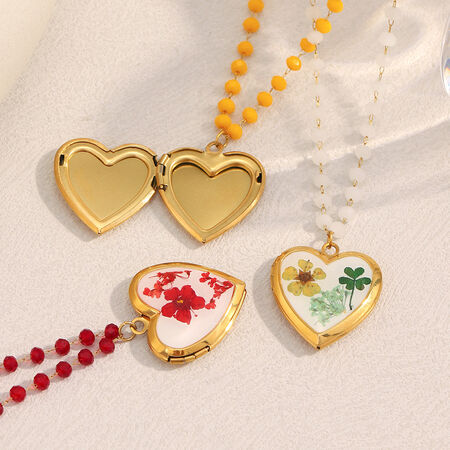 Light Luxury Heart-shaped Stainless Steel Waterproof Women‘s Pendant Necklaces 2