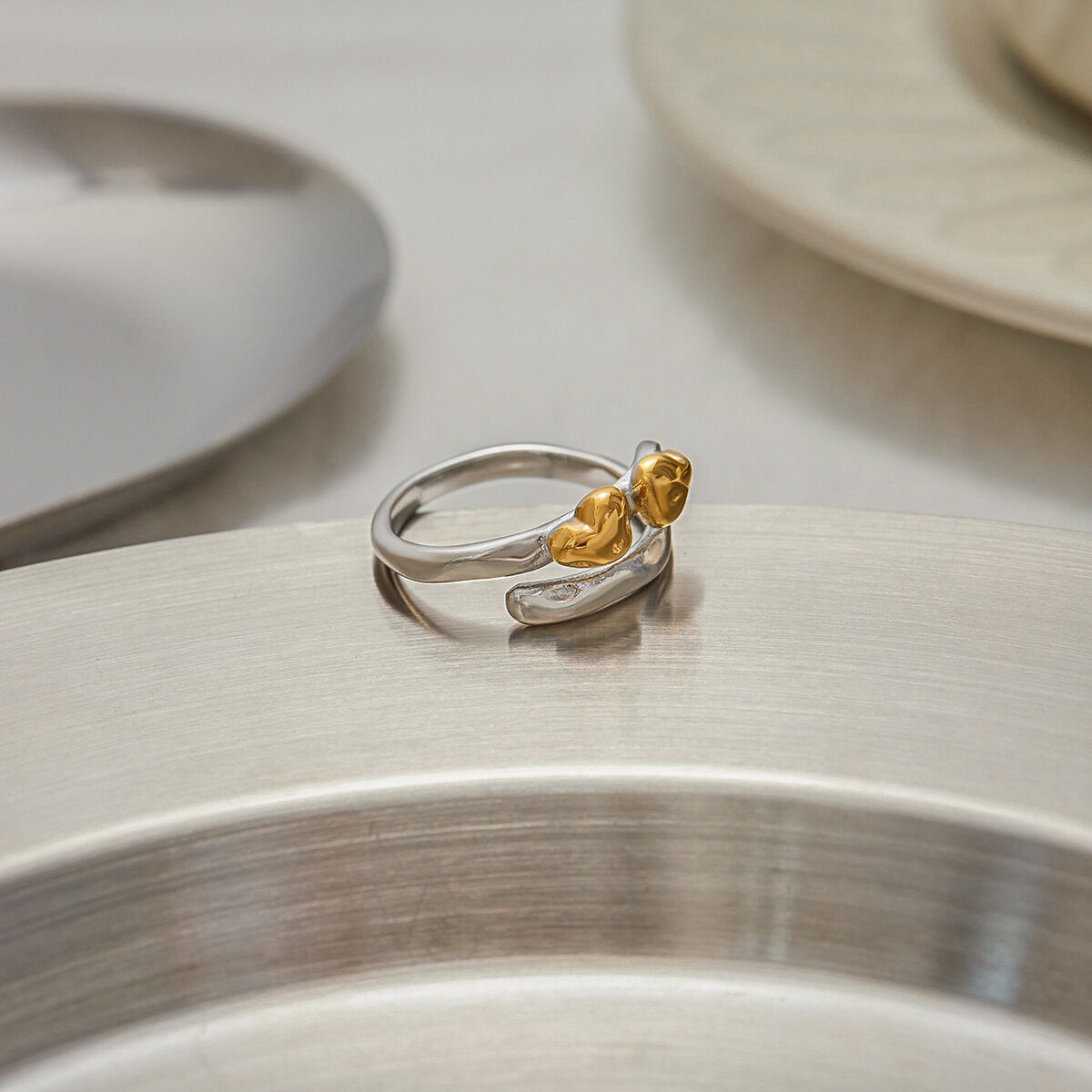 Anillos llamativos de acero inoxidable con forma de corazón, de 1 pieza, resistentes al agua, en color dorado y plateado.