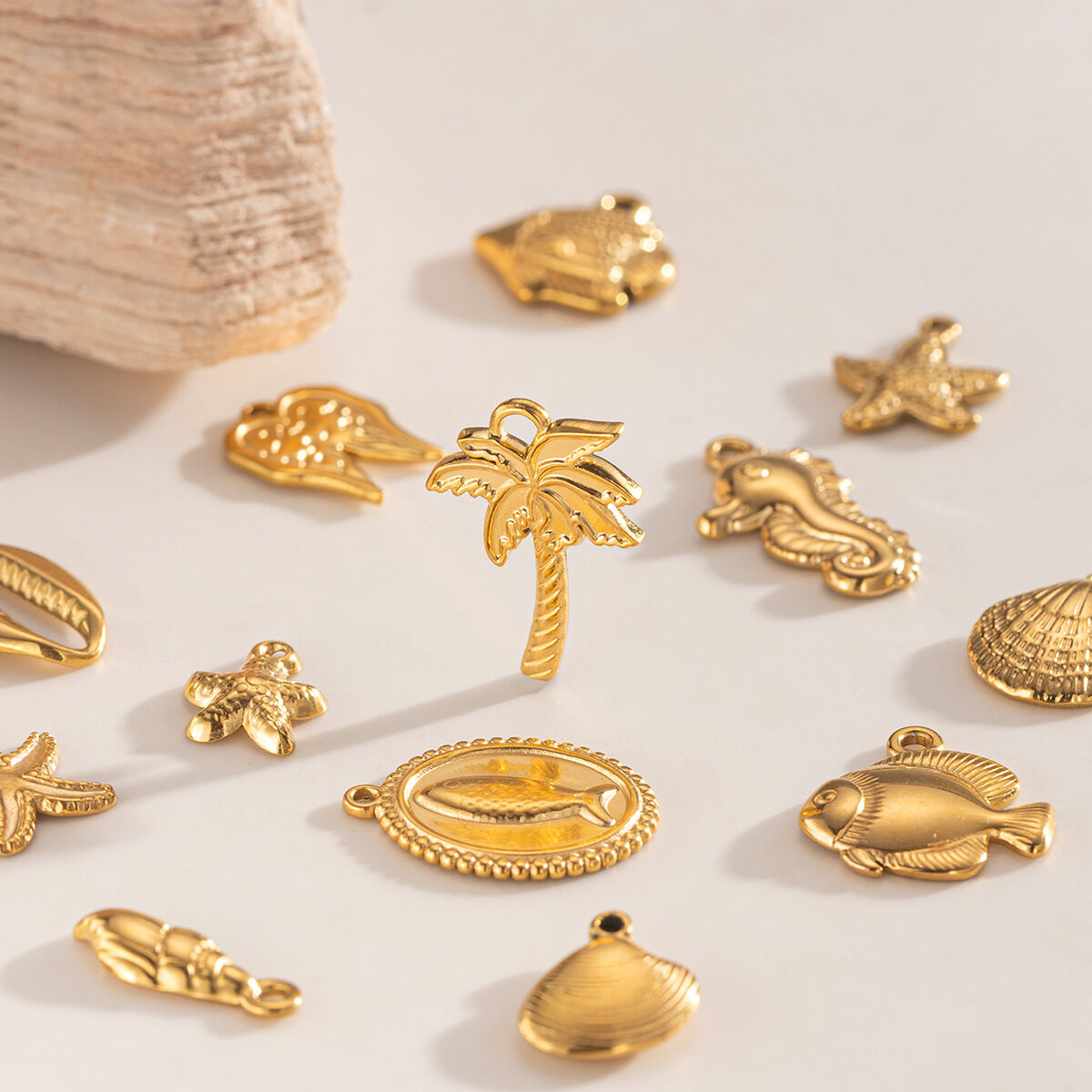 1 pezzo ciondolo color oro impermeabile in acciaio inossidabile oceanico 2
