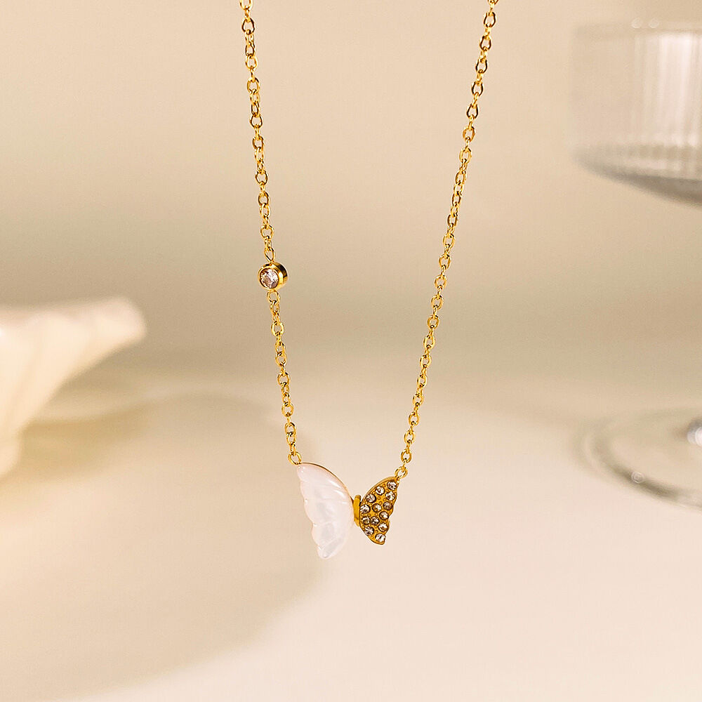 1 pezzo di collana con ciondolo a forma di farfalla in acciaio inossidabile impermeabile color oro da donna Immagine3