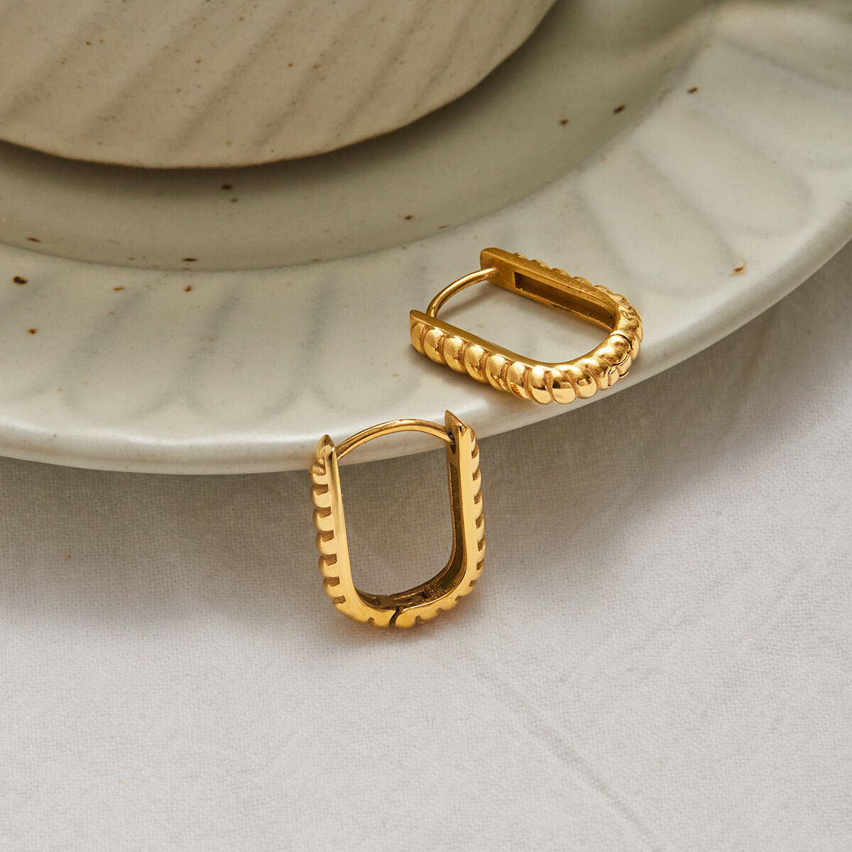 1 paio di orecchini a cerchio rettangolari in acciaio inossidabile color oro impermeabili da donna Immagine3