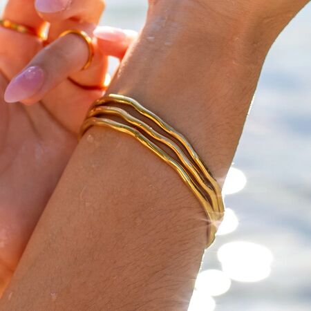 1 Stück schlichtes, wasserdichtes Armband aus Edelstahl in Goldfarbe