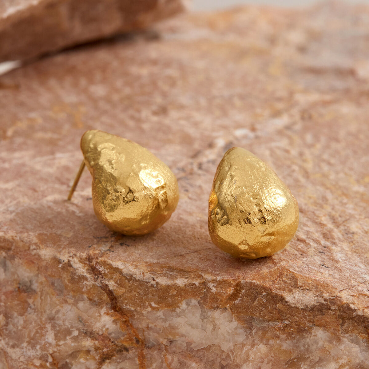 1 paio di eleganti orecchini a bottone in acciaio inossidabile a forma di goccia color oro impermeabili Immagine2