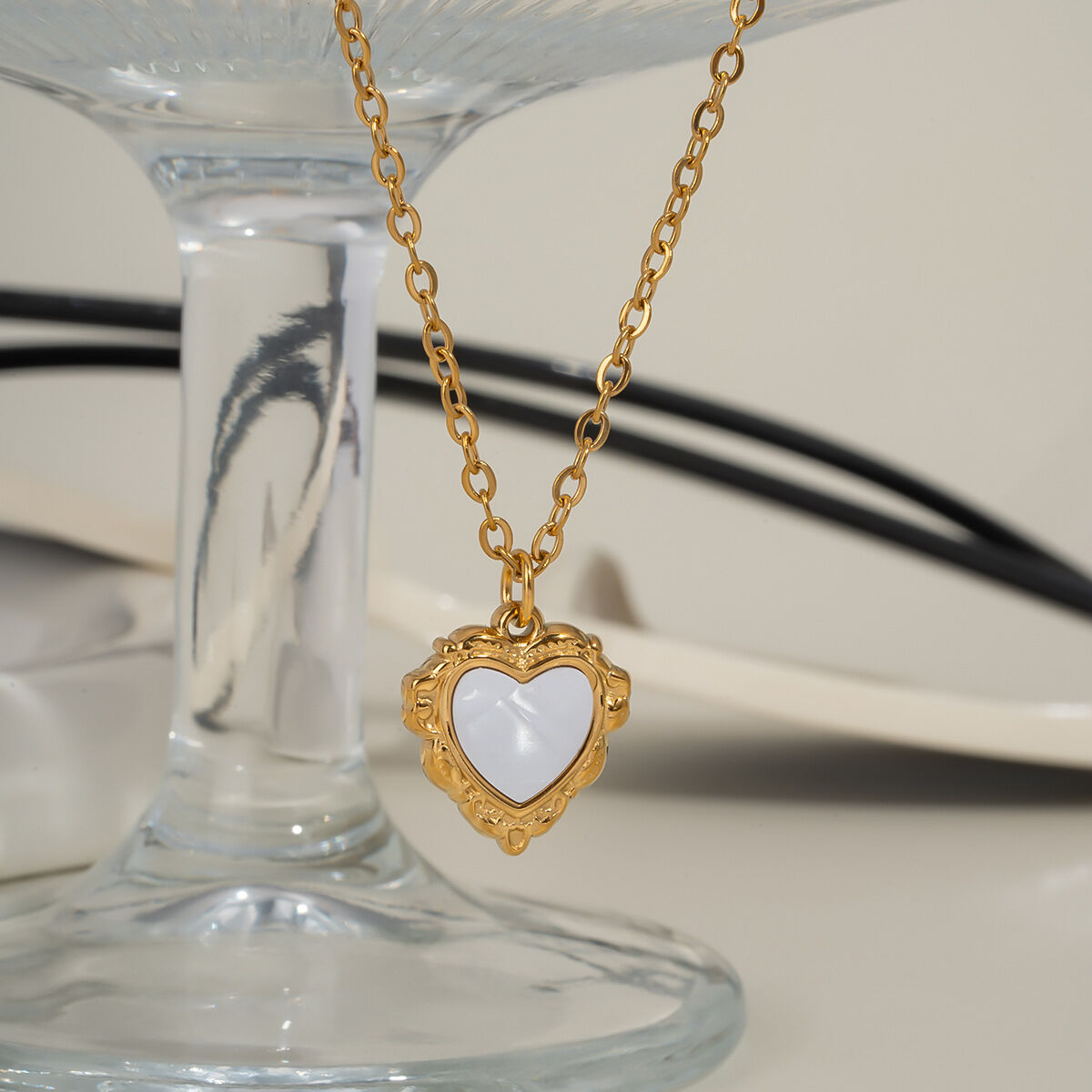 Collier pendentif cœur en acier inoxydable étanche couleur or (1 pièce) Image2
