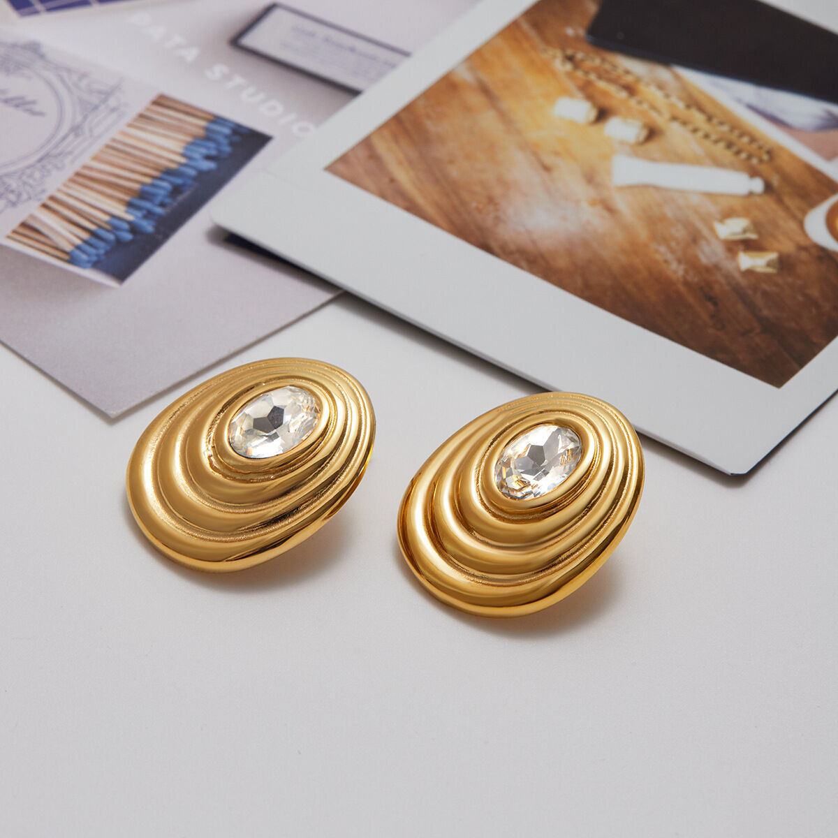 1 paio di orecchini a bottone da donna in acciaio inossidabile color oro, a spirale retrò, serie classica h5 Immagine7