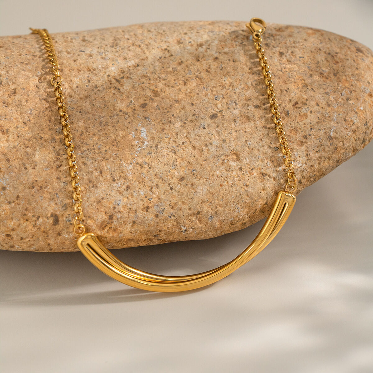 1 stuk geometrische, waterdichte, goudkleurige bedelarmband van roestvrij staal 2