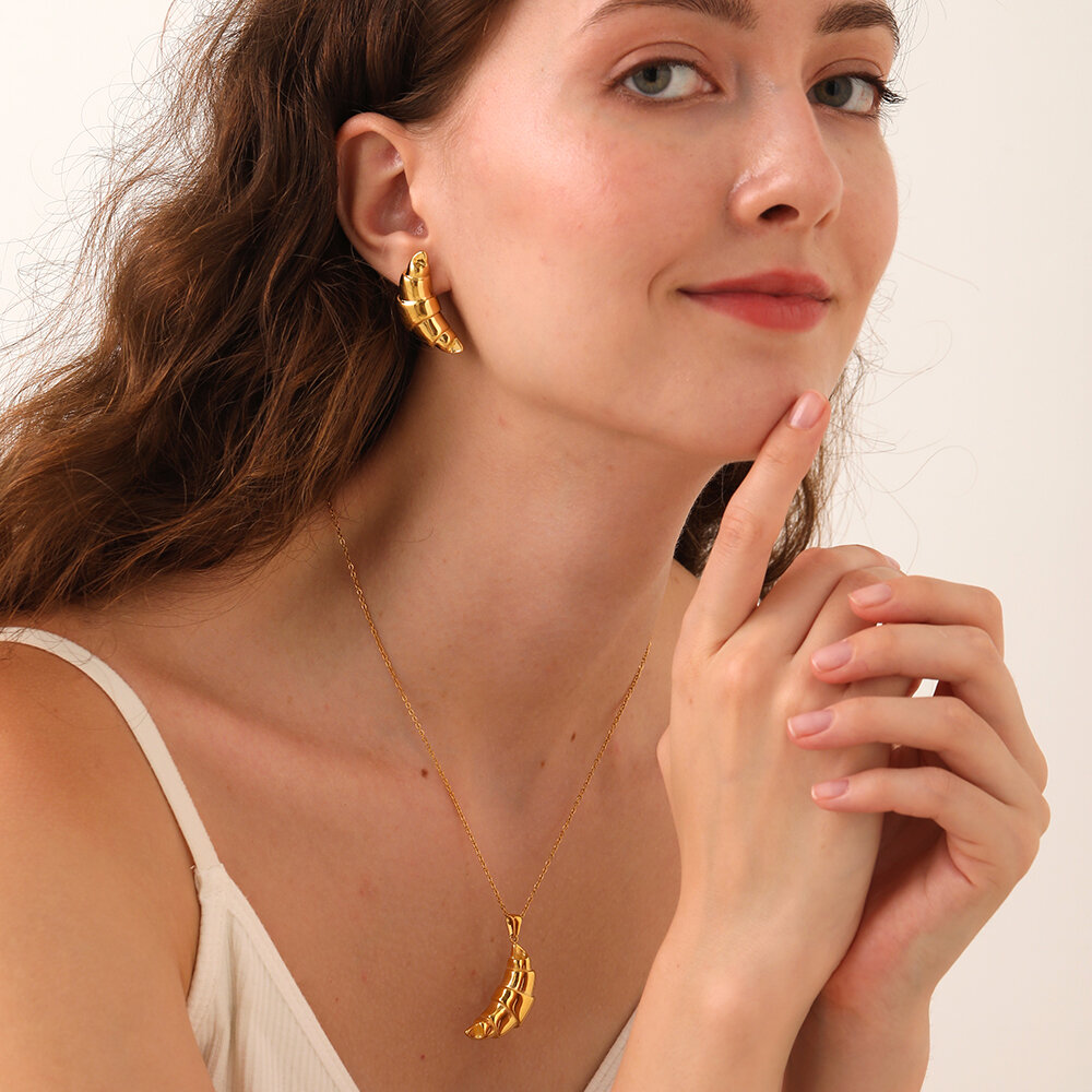 Collane con ciondolo da donna in acciaio inossidabile, stile geometrico retrò, impermeabili, color oro Immagine4