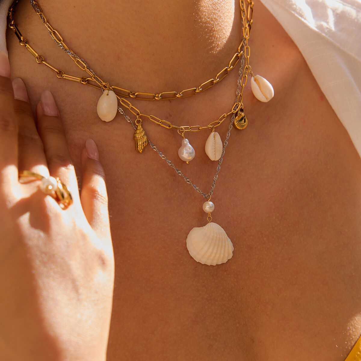 Collar de capas para mujer, de acero inoxidable, resistente al agua, color dorado, con diseño de concha de vacaciones, serie romántica, 1 pieza 2