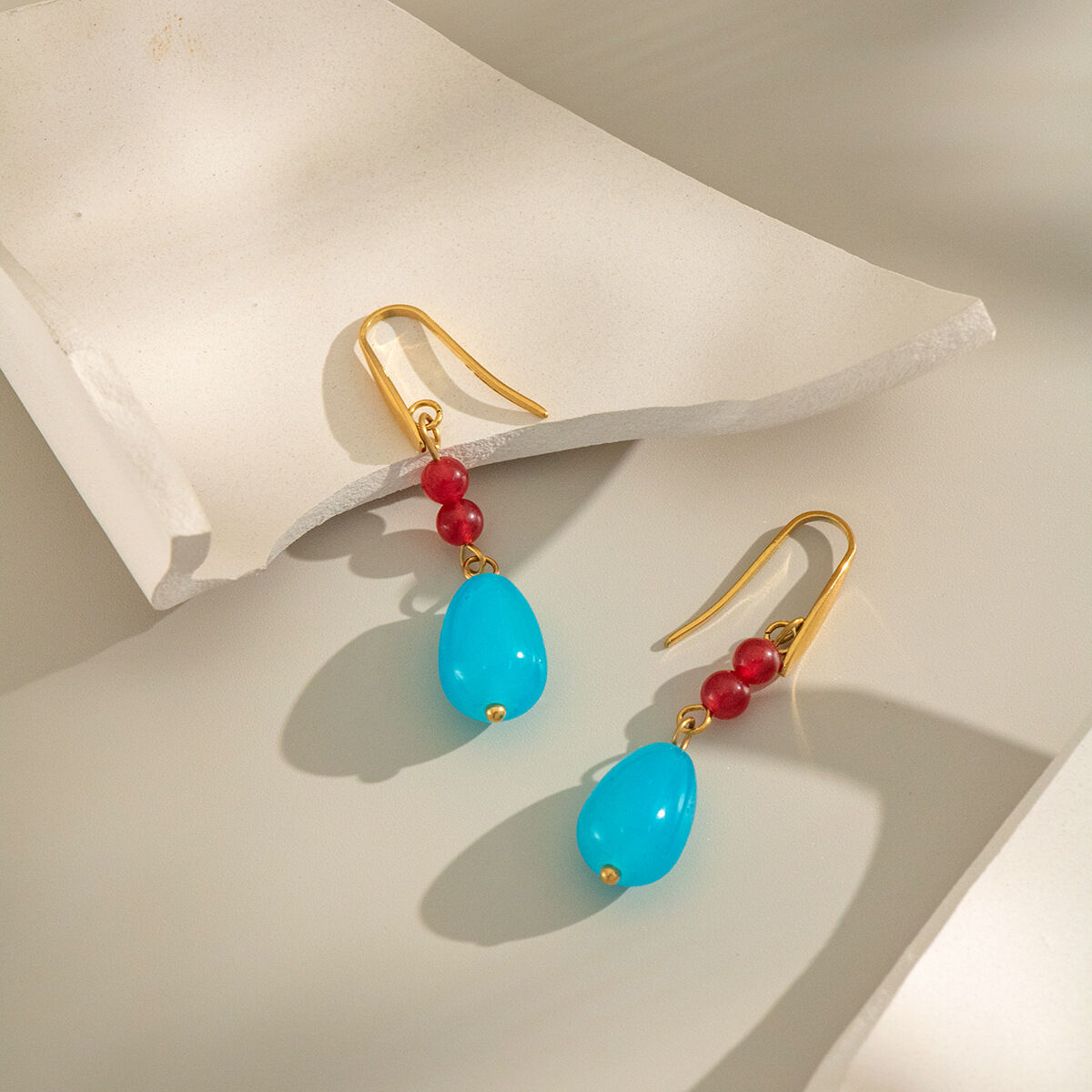 1 paio di orecchini pendenti in pietra naturale color oro h5 Immagine2