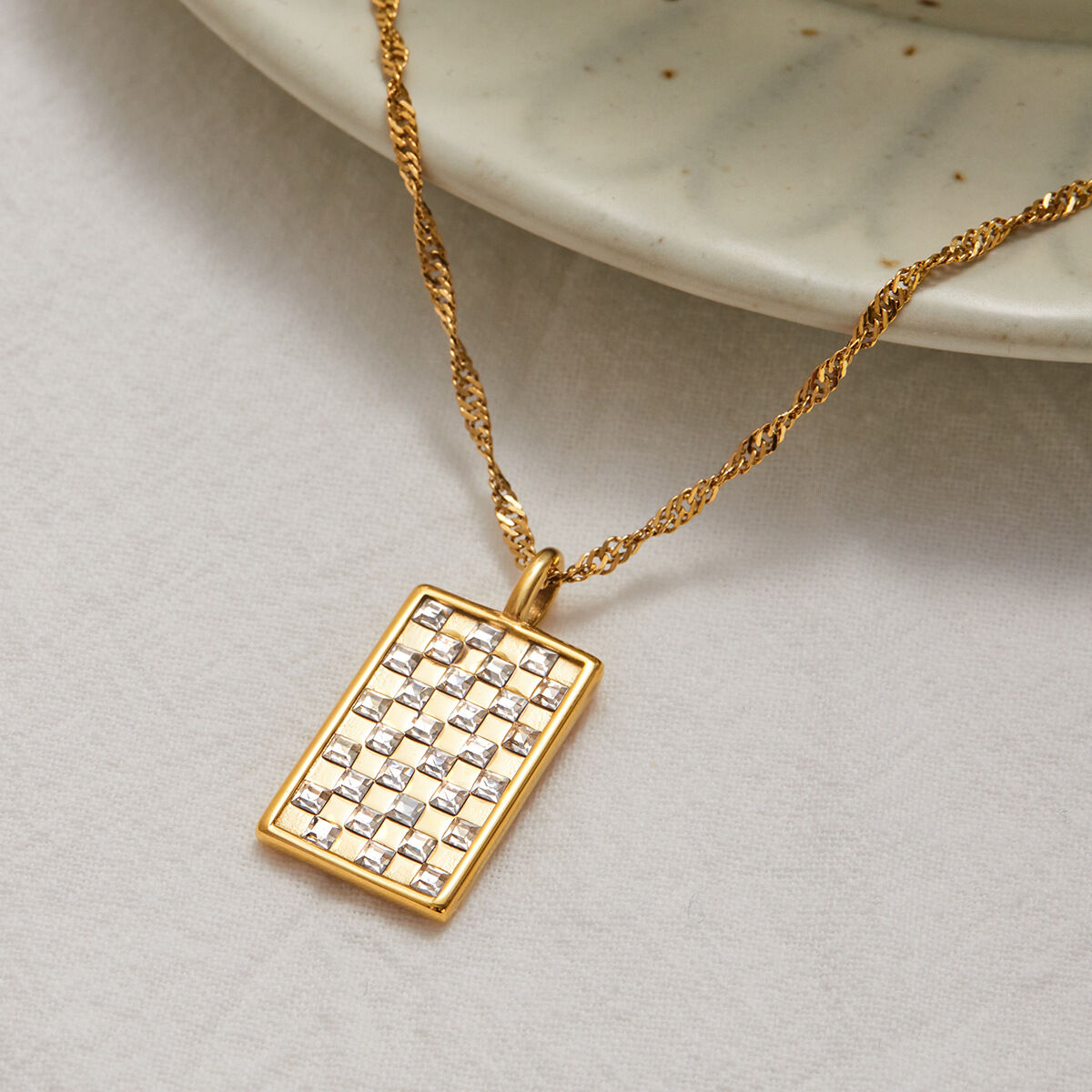 1 pezzo di collane con ciondolo rettangolare in acciaio inossidabile impermeabile color oro da donna 2