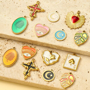 1 Piece Retro Moon Stainless Steel Waterproof Gold Color Women's Pendants h5 Picture4