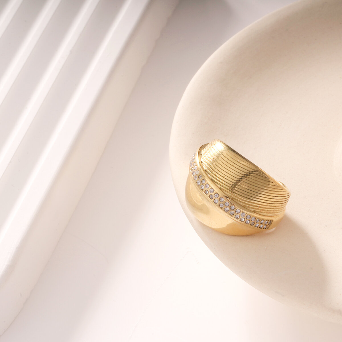 Anelli con dichiarazione in acciaio inossidabile color oro, classici e geometrici, di lusso, da 1 pezzo h5Immagine4