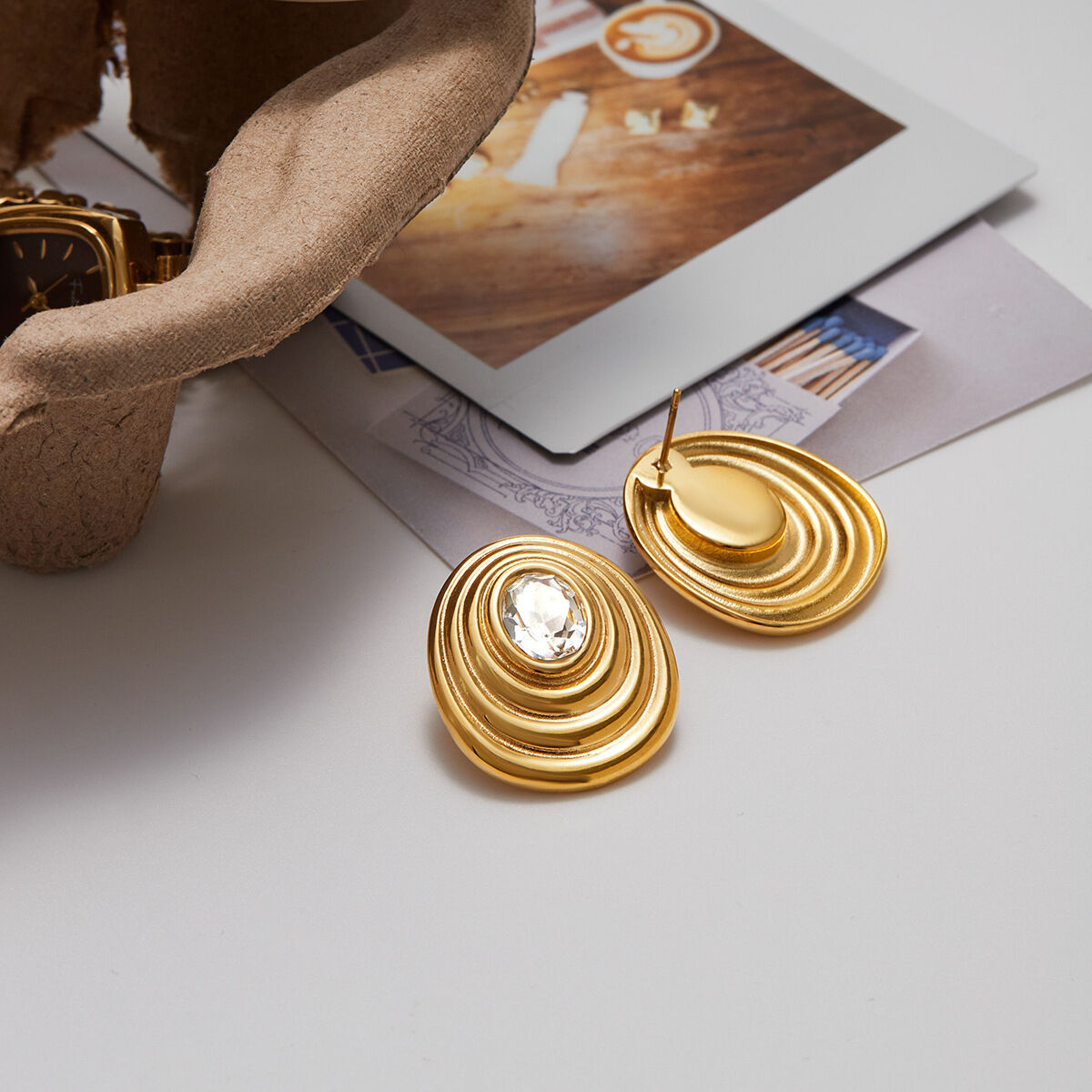 1 paio di orecchini a bottone da donna in acciaio inossidabile color oro, a spirale retrò, serie classica h5 Immagine6