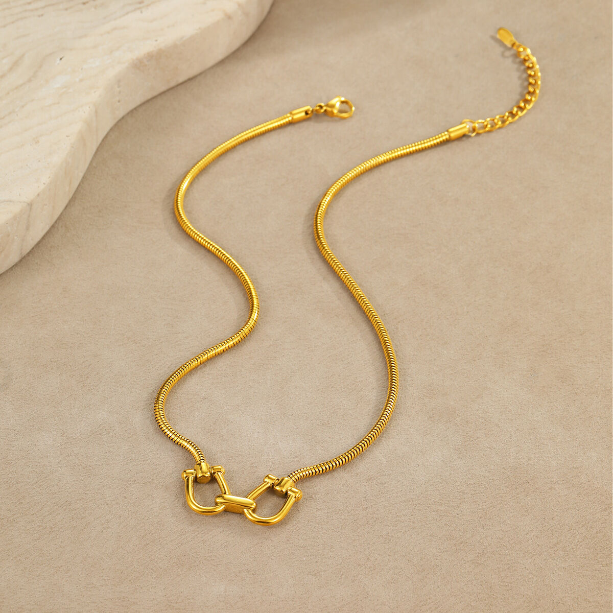 Collane con ciondolo geometrico in acciaio inossidabile impermeabile color oro da donna Immagine2