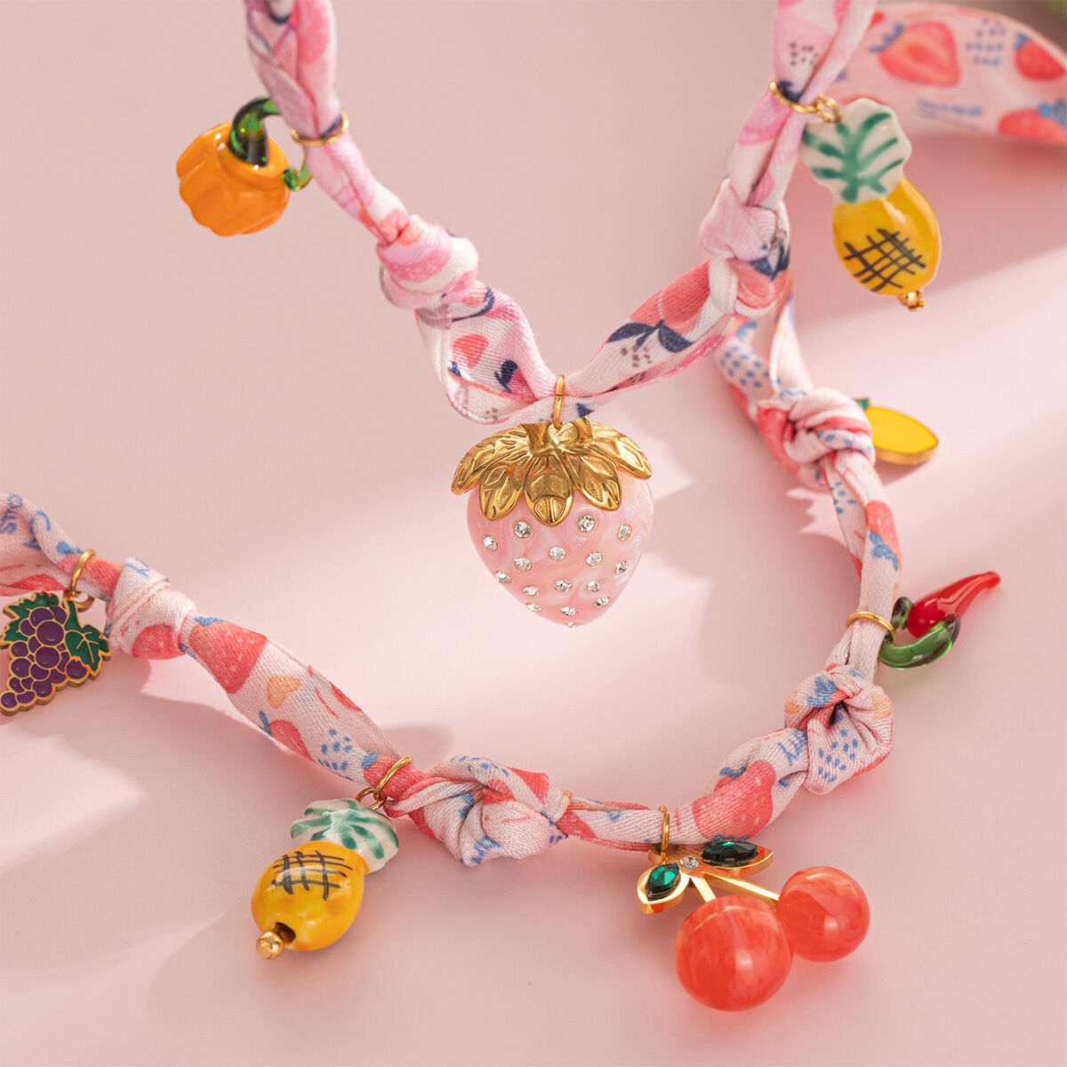 1 Piece Romantic Sweet Strawberry Pendant Necklaces