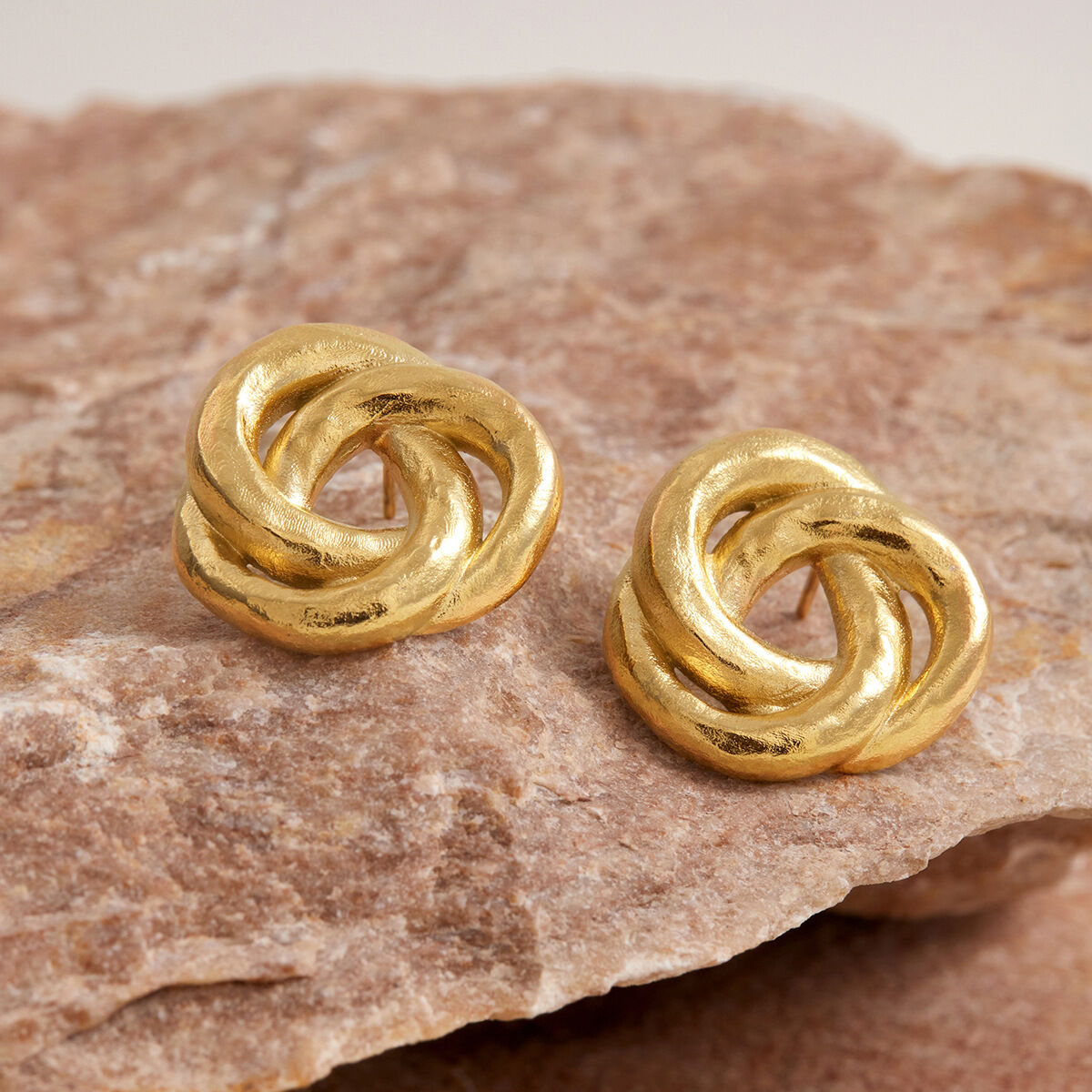 1 paio di orecchini a bottone da donna in acciaio inossidabile color oro, impermeabili e classici h5 Immagine5