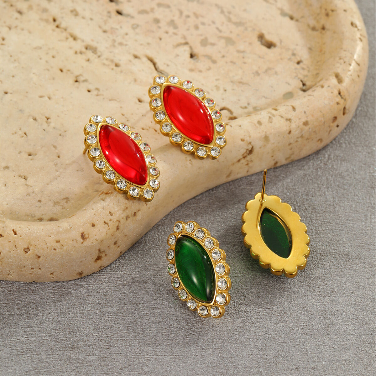 Luxurious Retro Geometric Stainless Steel Waterproof Women's Stud Earrings 2
