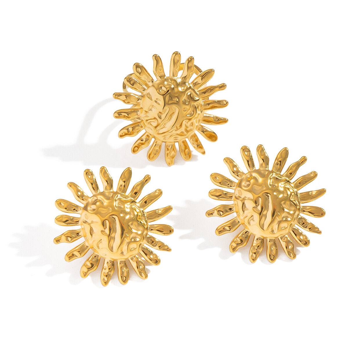 Set di orecchini color oro impermeabili in acciaio inossidabile Sun Immagine5