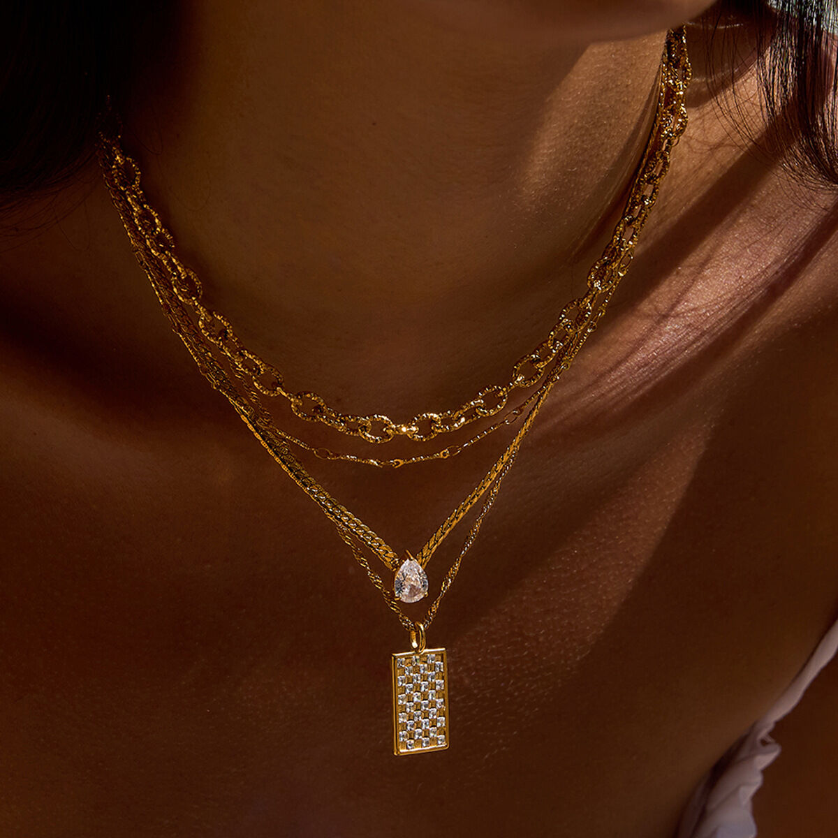 1 pezzo di collane con ciondolo rettangolare in acciaio inossidabile impermeabile color oro da donna
