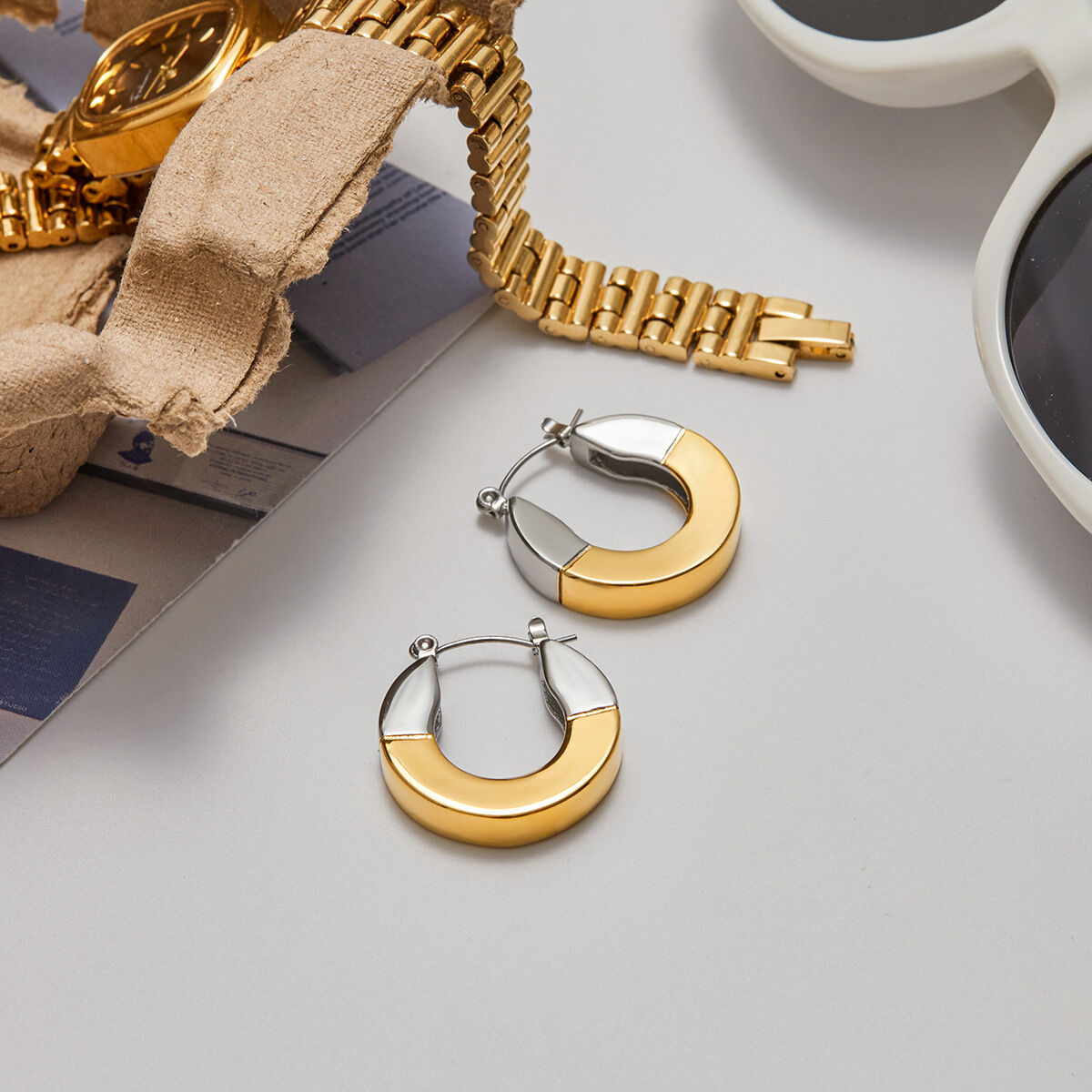 1 paio di orecchini a cerchio da donna moderni, geometrici, in acciaio inossidabile, impermeabili, color oro Immagine5
