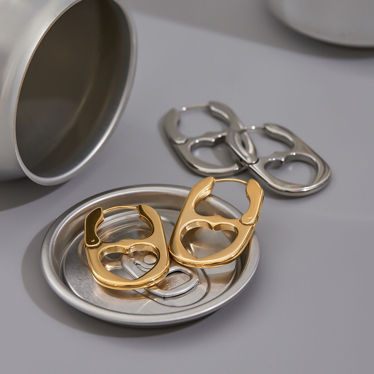 1 paio di orecchini a cerchio da donna in acciaio inossidabile di alta qualità, impermeabili, color oro Immagine2