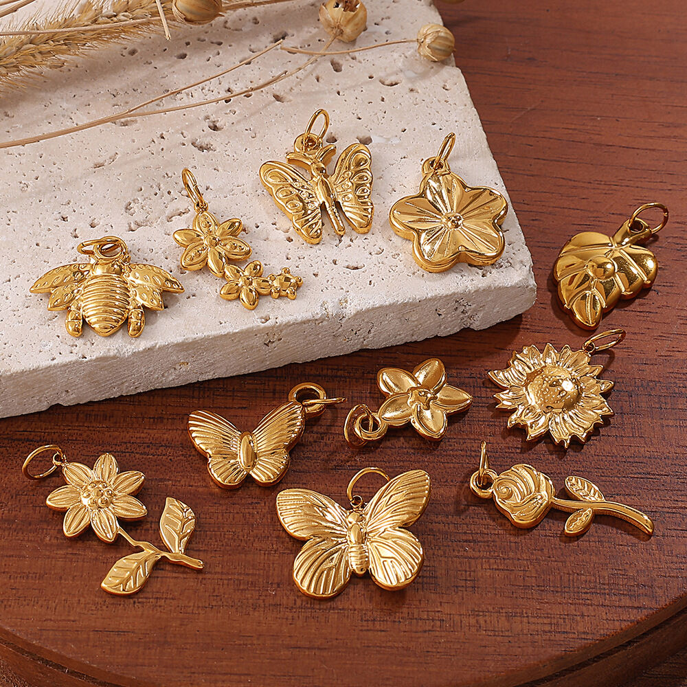 1 pezzo di ciondolo a forma di fiore in acciaio inossidabile impermeabile color oro
