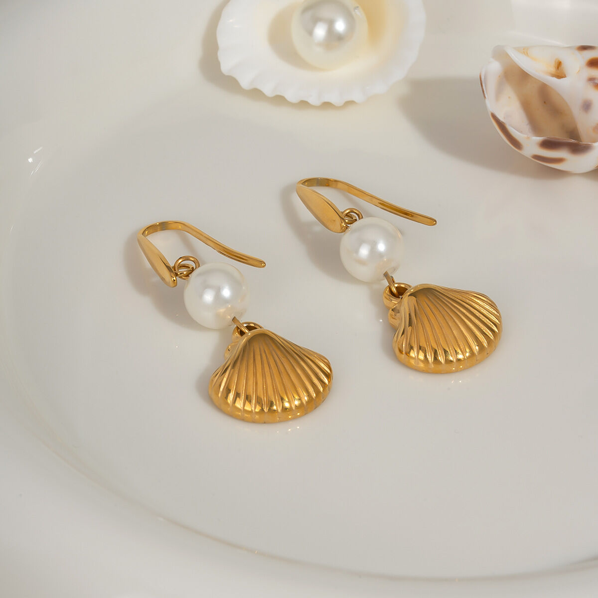 1 par de pendientes colgantes de acero inoxidable oceánico, resistentes al agua, de color dorado. Imagen4