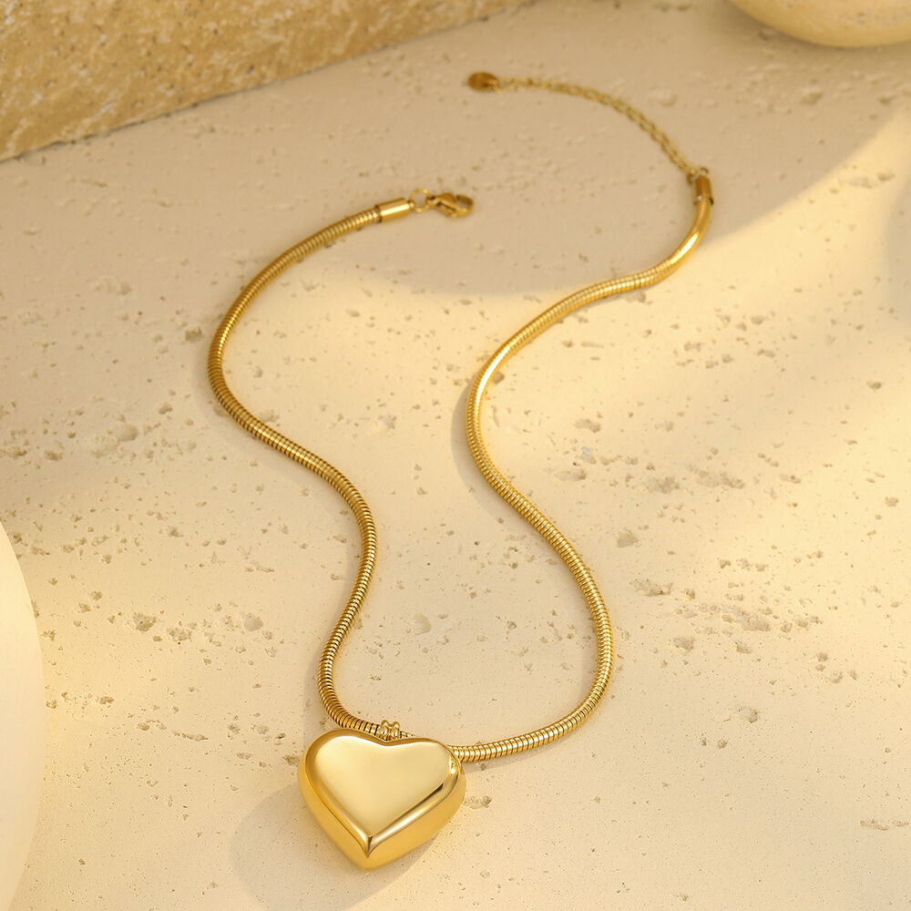 Collane con ciondolo da donna color oro impermeabile in acciaio inossidabile a forma di cuore semplice h5Immagine3