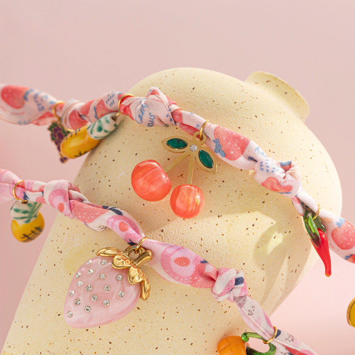 1 Piece Romantic Sweet Strawberry Pendant Necklaces 2