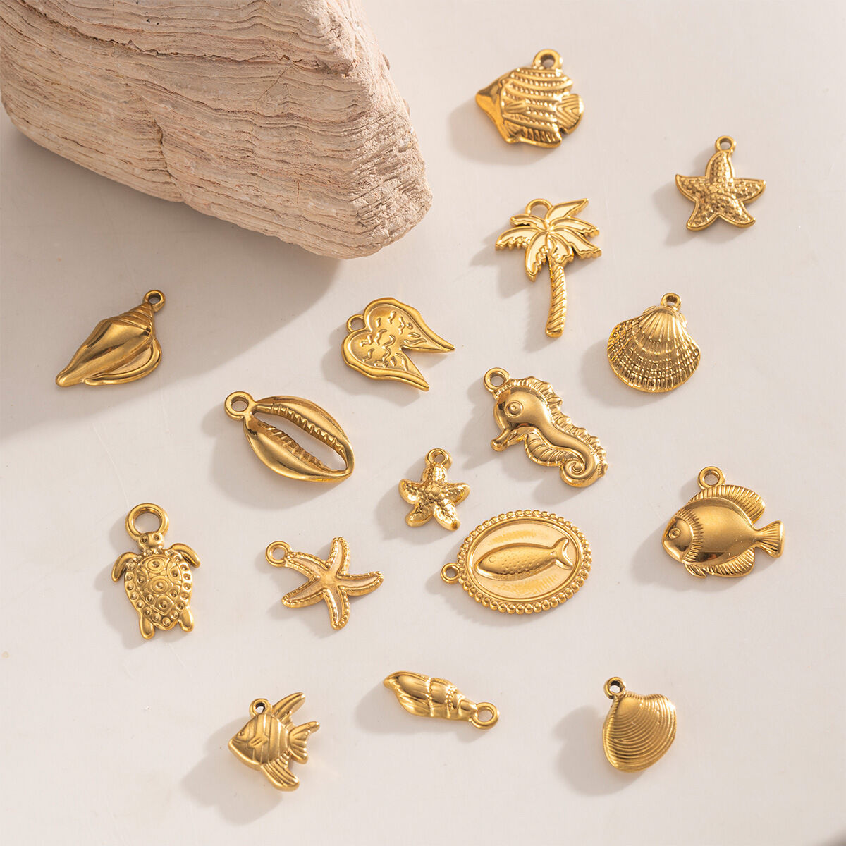 1 pezzo ciondolo color oro impermeabile in acciaio inossidabile oceanico