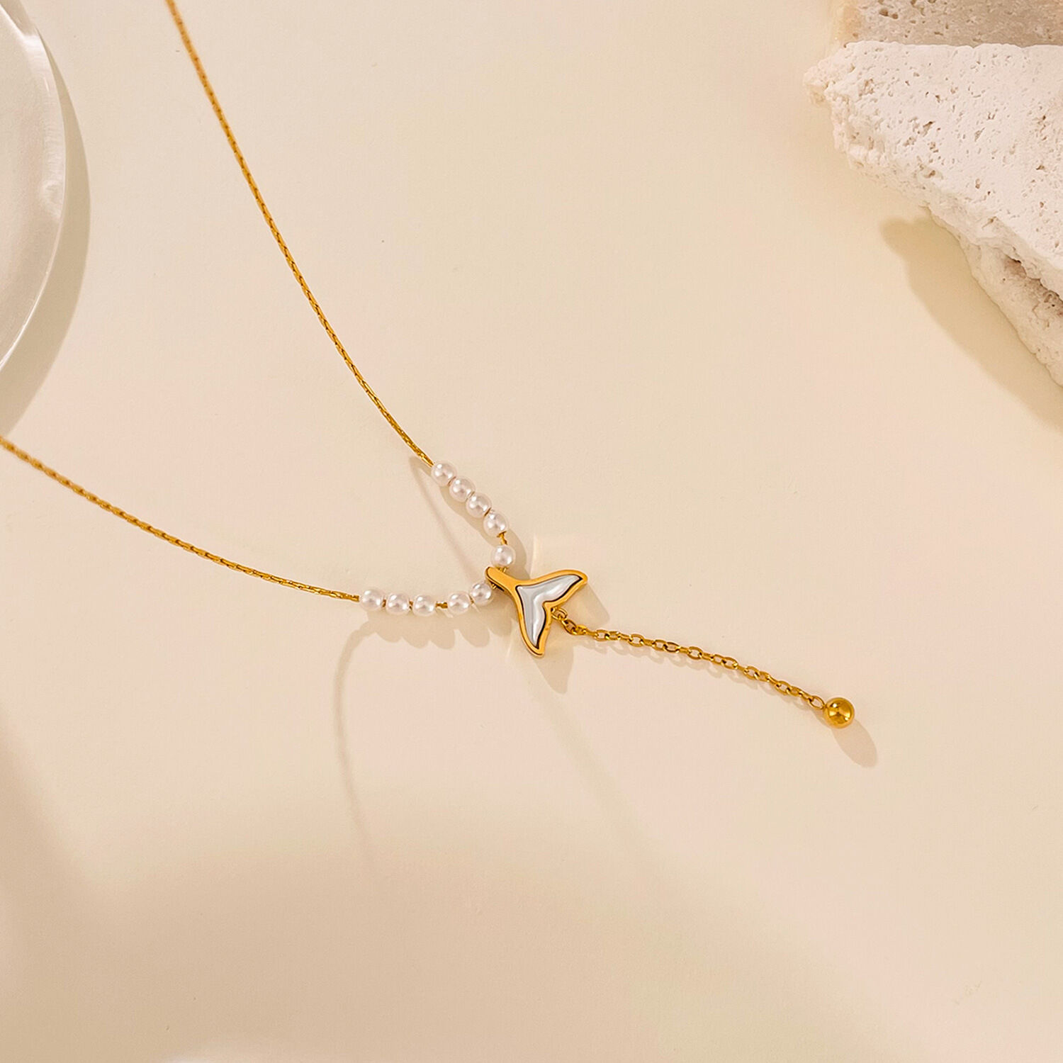 Collana con ciondolo da donna color oro impermeabile in acciaio inossidabile a forma di coda di pesce, 1 pezzo, serie semplice h5 Immagine2