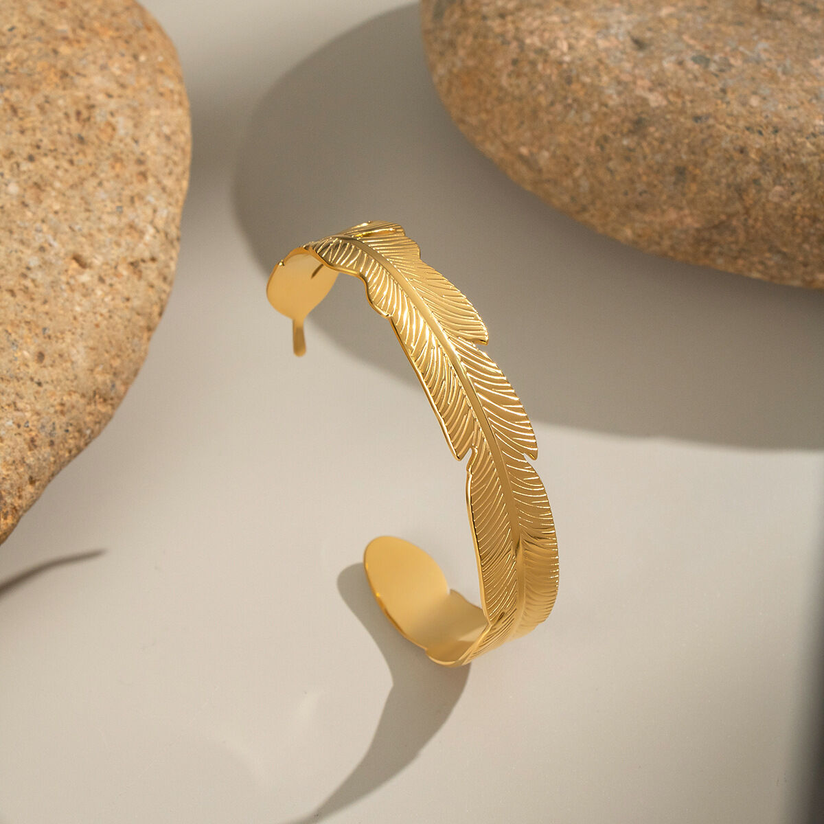 Bracciale rigido impermeabile color oro a forma di foglia in acciaio inossidabile da 1 pezzo Immagine3