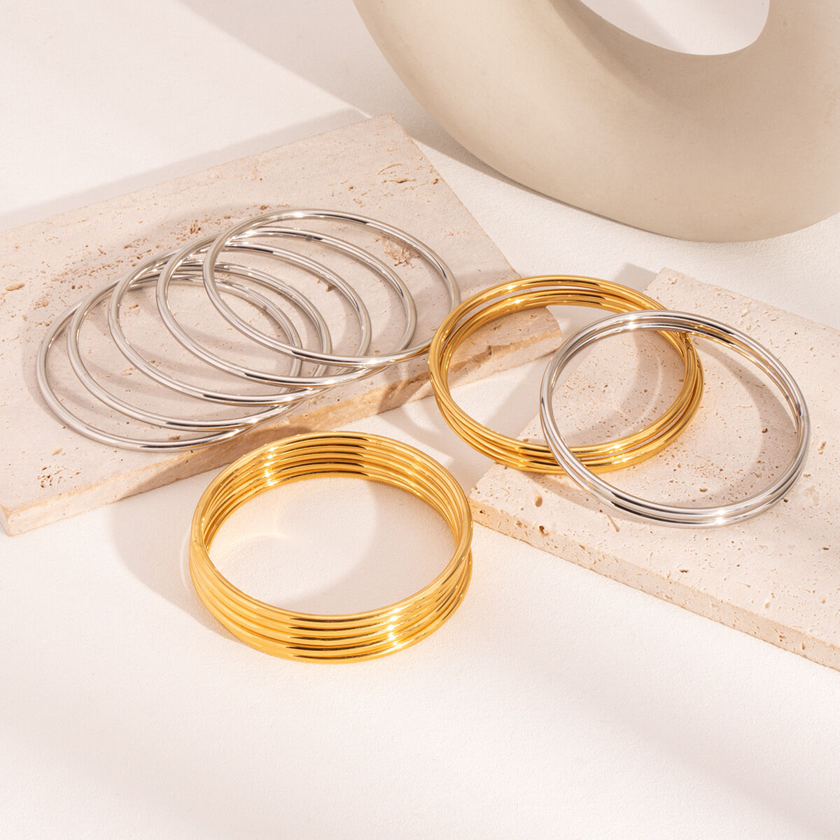 Lässige, wasserdichte Armreifen aus Edelstahl in Goldfarbe