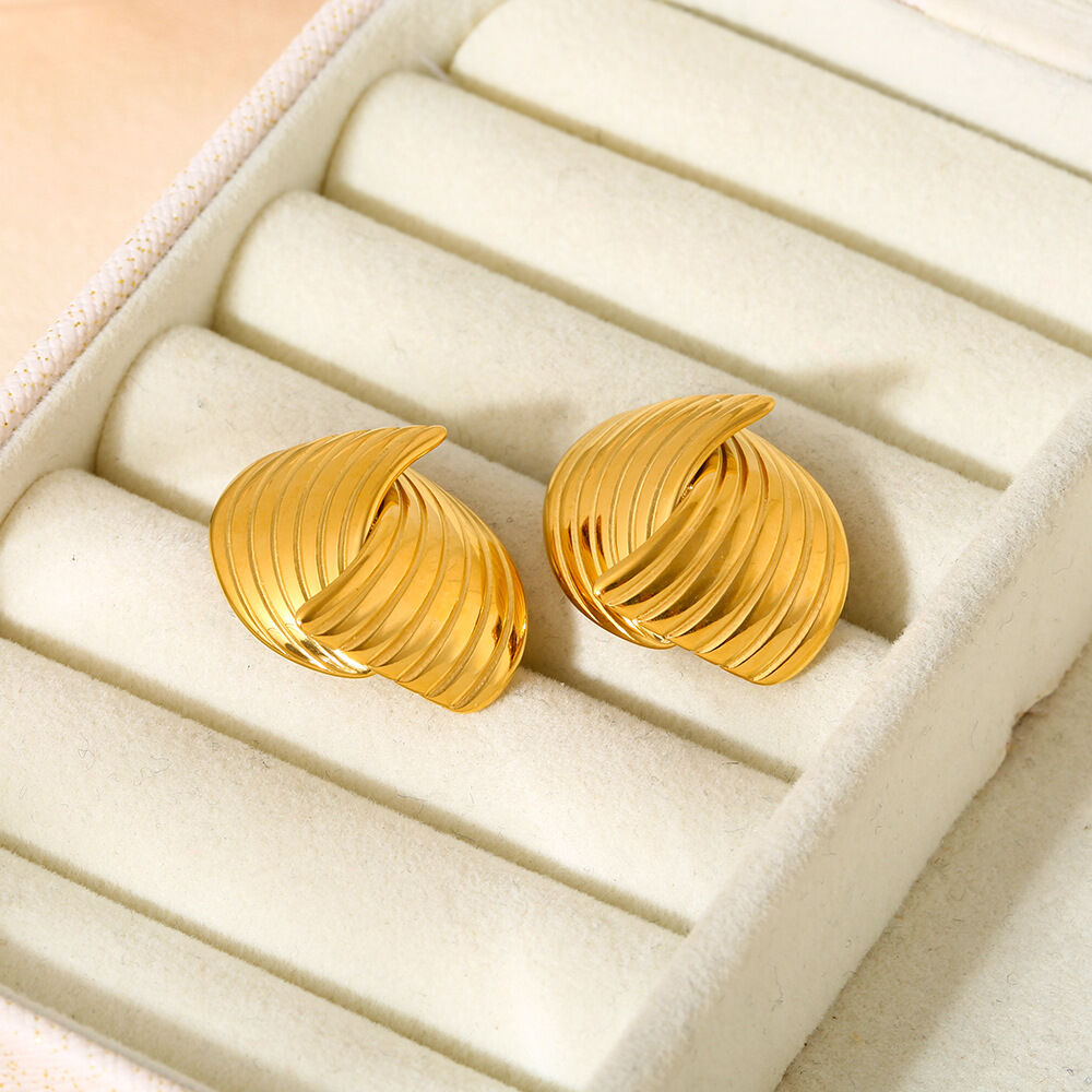 Retro Geometric Stainless Steel Waterproof Gold Color Women's Stud Earrings h5 Picture4