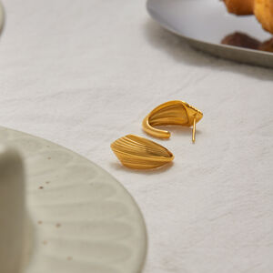 1 Paar elegante, wasserfeste Ohrstecker aus Edelstahl in Muschelform, goldfarben, für Damen h5 Bild6